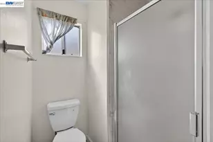 8373 Locust Pl, Dublin, CA 94568 - Photo 18