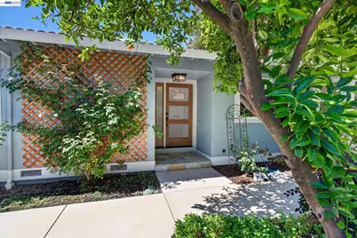 22 Jib Ct, Pleasant Hill, CA 94523 - Photo 2
