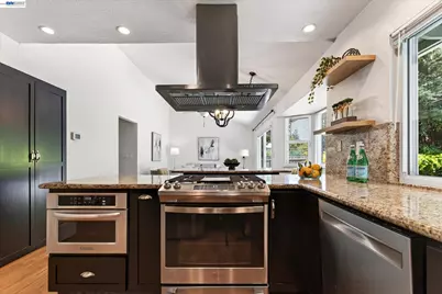 22 Jib Ct, Pleasant Hill, CA 94523 - Photo 12