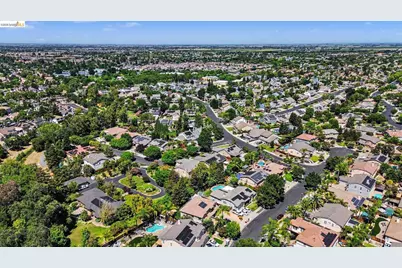 325 San Marino Ln, Brentwood, CA 94513 - Photo 42
