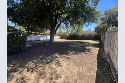 2428 Crescent Dr, Concord, CA 94520 - Photo 16