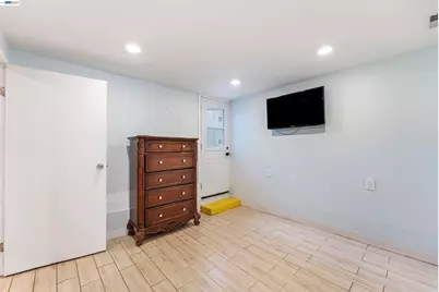 25 Regent St, San Francisco, CA 94112 - Photo 24