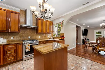 25 Regent St, San Francisco, CA 94112 - Photo 10