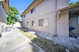2300 Peppertree Way, Antioch, CA 94509 - Photo 8