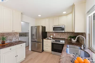 27540 Ponderosa Ct, Hayward, CA 94545 - Photo 10