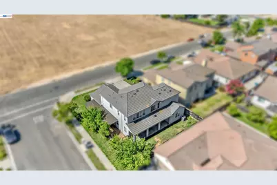 253 Lilac Ln, Livingston, CA 95334 - Photo 4