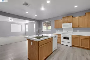 253 Lilac Ln, Livingston, CA 95334 - Photo 10