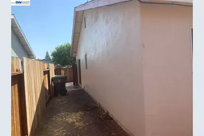 7369 Kelley Drive, Stockton, CA 95207 - Photo 10