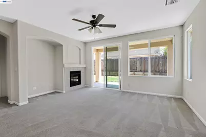 8415 Merry Hill Way, Elk Grove, CA 95624 - Photo 12
