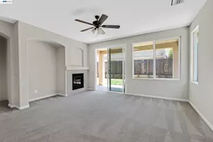 8415 Merry Hill Way, Elk Grove, CA 95624 - Photo 12