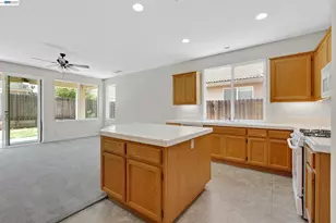 8415 Merry Hill Way, Elk Grove, CA 95624 - Photo 8