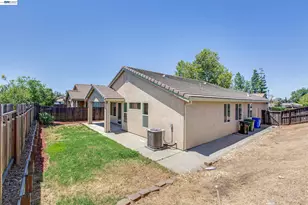 8415 Merry Hill Way, Elk Grove, CA 95624 - Photo 28
