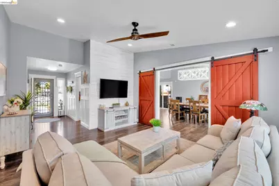 907 Dorchester Cir, Lodi, CA 95240 - Photo 2
