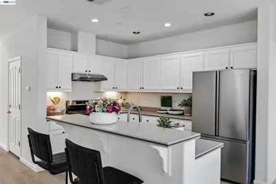 105 Chesapeake Dr, Union City, CA 94587 - Photo 16