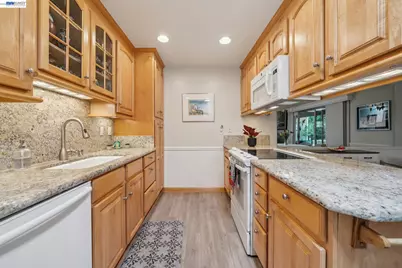 2029 Ptarmigan Dr #2, Walnut Creek, CA 94595 - Photo 18