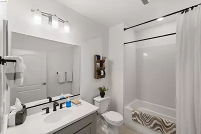 2836 Tradewind Dr, Alameda, CA 94501 - Photo 22