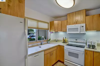 1175 Island Dr, Alameda, CA 94502 - Photo 4
