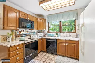 407 Country Club Ln, Napa, CA 94558 - Photo 16