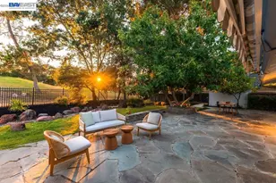3180 Roundhill Rd, Alamo, CA 94507 - Photo 2