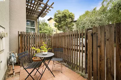 21 Covent Ln, Oakland, CA 94608 - Photo 4