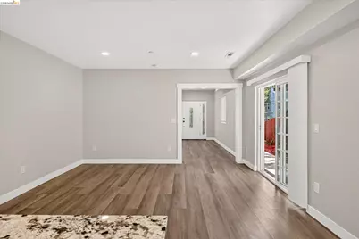 6105 Oakdale Ave, Oakland, CA 94605 - Photo 8