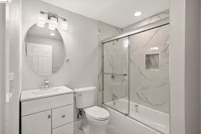 6105 Oakdale Ave, Oakland, CA 94605 - Photo 14