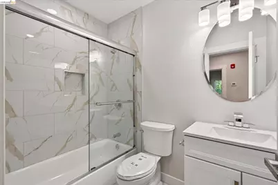 6105 Oakdale Ave, Oakland, CA 94605 - Photo 30