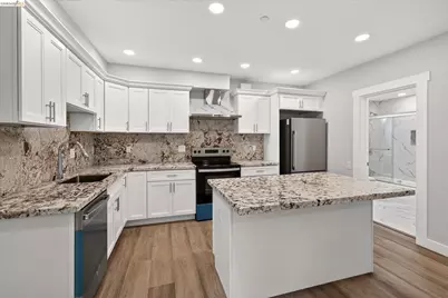 6105 Oakdale Ave, Oakland, CA 94605 - Photo 12