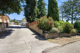 7974 Hillmont Dr, Oakland, CA 94605 - Photo 48