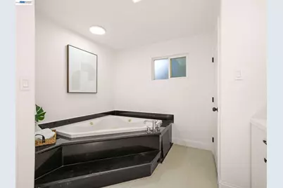 7974 Hillmont Drive, Oakland, CA 94605 - Photo 16