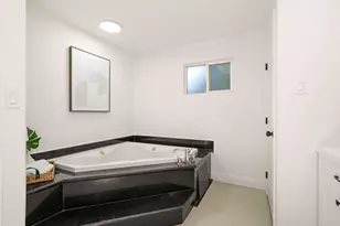 7974 Hillmont Dr, Oakland, CA 94605 - Photo 16