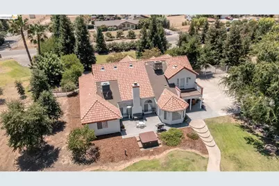 5232 Horseshoe Bend Ave, Clovis, CA 93619 - Photo 2