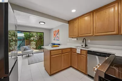 505 Lagunaria Ln, Alameda, CA 94502 - Photo 16