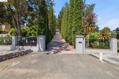 11133 Golf Links Rd, Oakland, CA 94605 - Photo 2