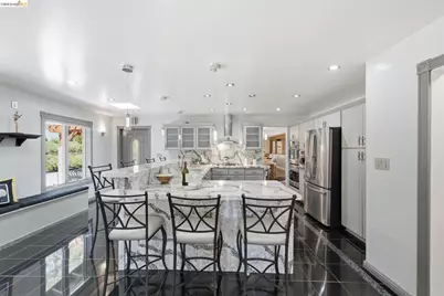 11133 Golf Links Rd, Oakland, CA 94605 - Photo 16