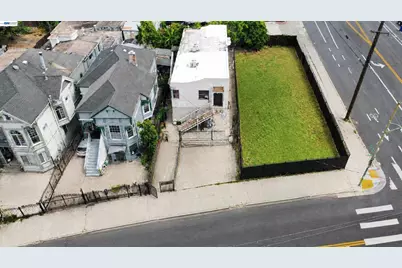 2051 23rd Ave, Oakland, CA 94606 - Photo 2