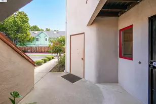27949 Thornton Ct, Hayward, CA 94544 - Photo 4