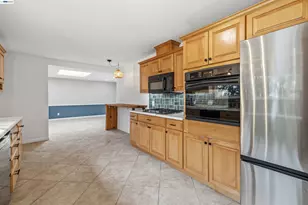 739 Bellarmine Dr, Salinas, CA 93901 - Photo 14