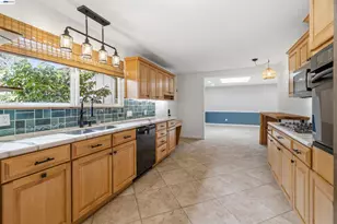 739 Bellarmine Dr, Salinas, CA 93901 - Photo 8