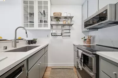 288 Whitmore St #121, Oakland, CA 94611 - Photo 10