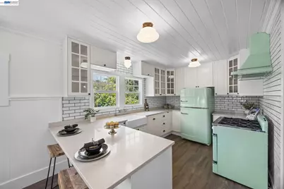 2521 Pleasant St, Oakland, CA 94602 - Photo 10