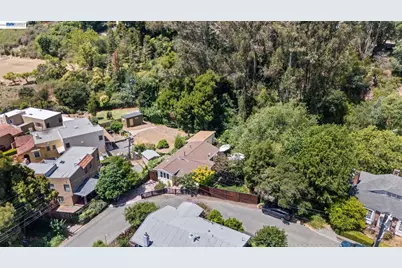 2521 Pleasant St, Oakland, CA 94602 - Photo 52