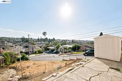 17005 Santa Fe St, Ashland, CA 94541 - Photo 2