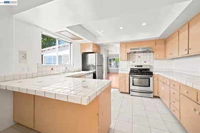 17005 Santa Fe St, Ashland, CA 94541 - Photo 12