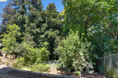 6138 Oakdale Ave, Oakland, CA 94605 - Photo 30
