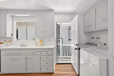 6138 Oakdale Ave, Oakland, CA 94605 - Photo 18