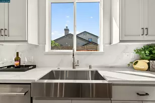 2201 Vandeleur Dr, Napa, CA 94558 - Photo 10
