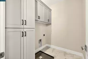 2201 Vandeleur Dr, Napa, CA 94558 - Photo 32