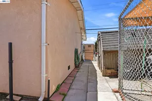 9034 Birch St, Oakland, CA 94603 - Photo 44