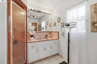 9034 Birch St, Oakland, CA 94603 - Photo 32